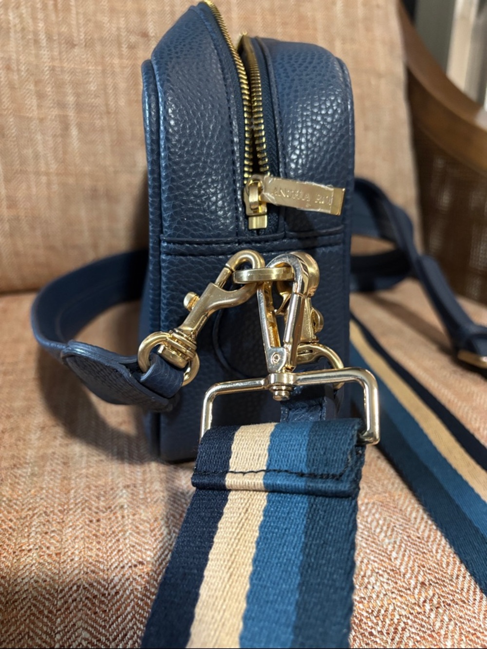 Angela Roi Grace Crossbody with 3 Straps - Picture 9 of 11